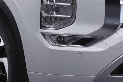 Front fog lamp kit for Mitsubishi Outlander with chrome surround